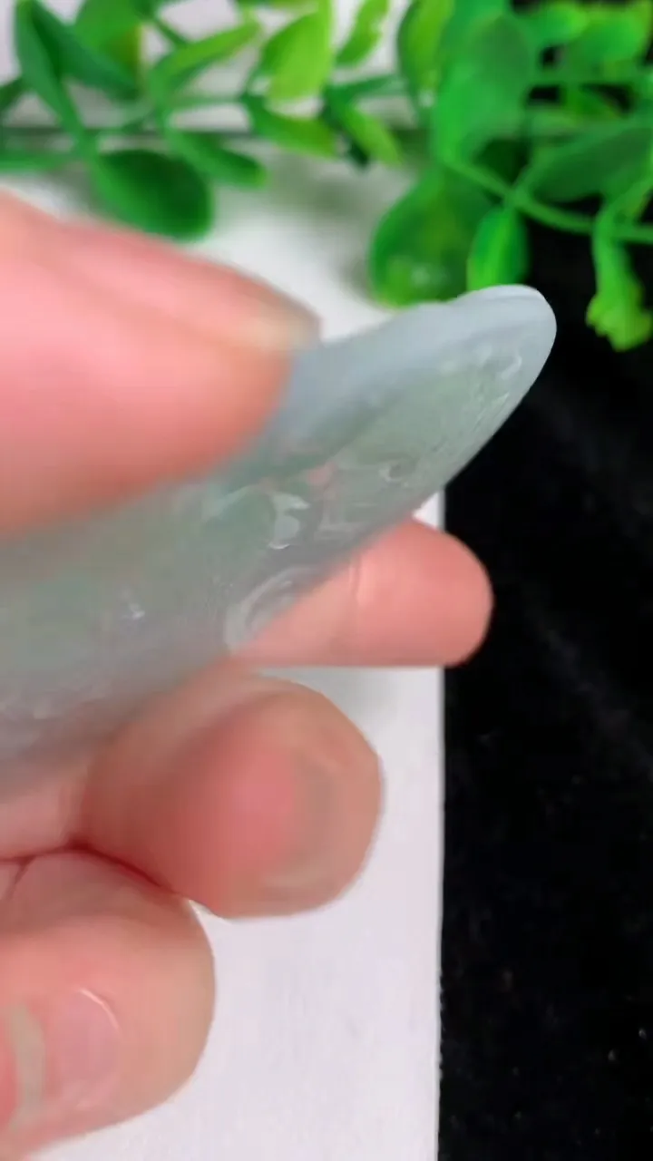 天然A货翡翠祥龙阿弥陀佛吊坠，尺寸64.6-46.2-7，重量:37.45g
6月20日