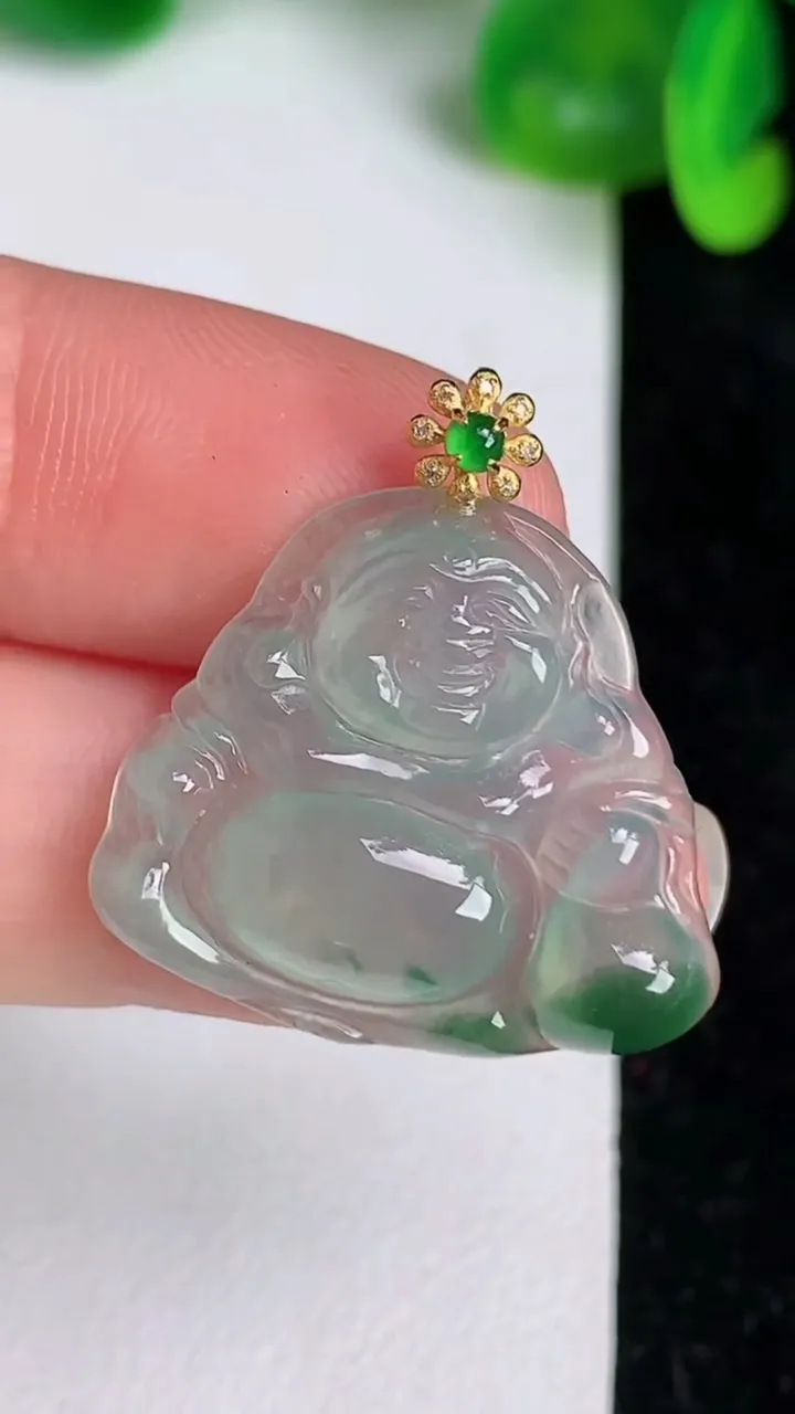 天然A货翡翠种飘花佛公吊坠，尺寸22.2-25-4.5，重量:3.84g
6月20日