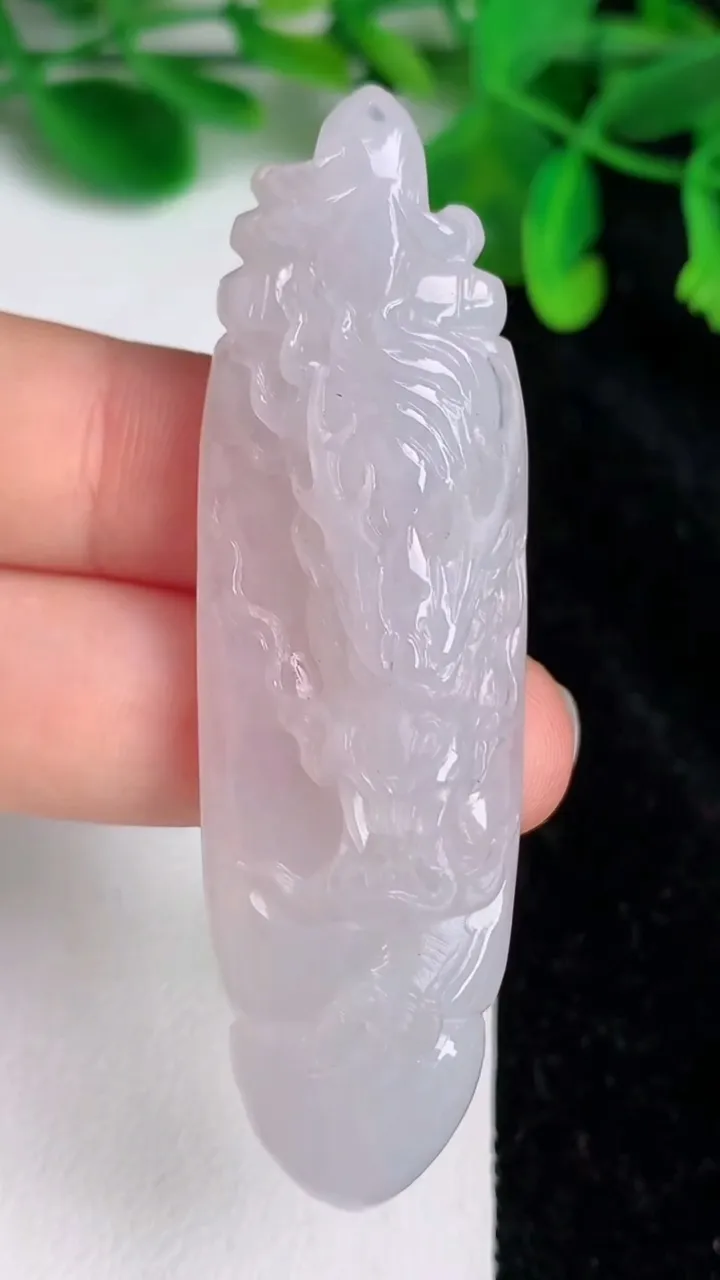 天然A货翡翠龙牌吊坠，尺寸66.4-19.6-9.3，重量:17.85g
6月20日