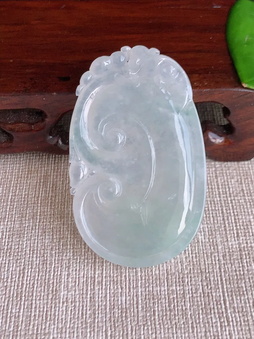 天然A货翡翠大如意吊坠 尺寸49.8×38.7×6m量17.90g 0620