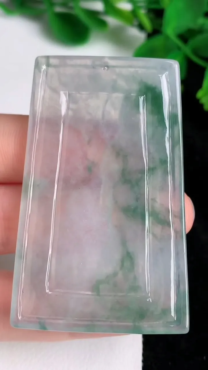 天然A货翡翠种飘花山水大势至菩萨吊坠，尺寸58-33-6.7，重量:25.28g
6月20日