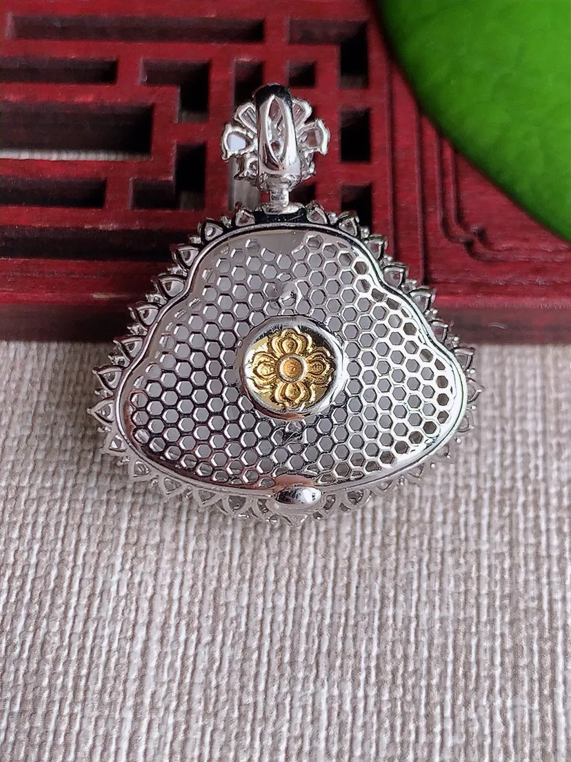 天然A货翡翠18K金伴白月光佛公吊坠尺寸31×28×11.4裸石17.2×23m量8.16g 061
