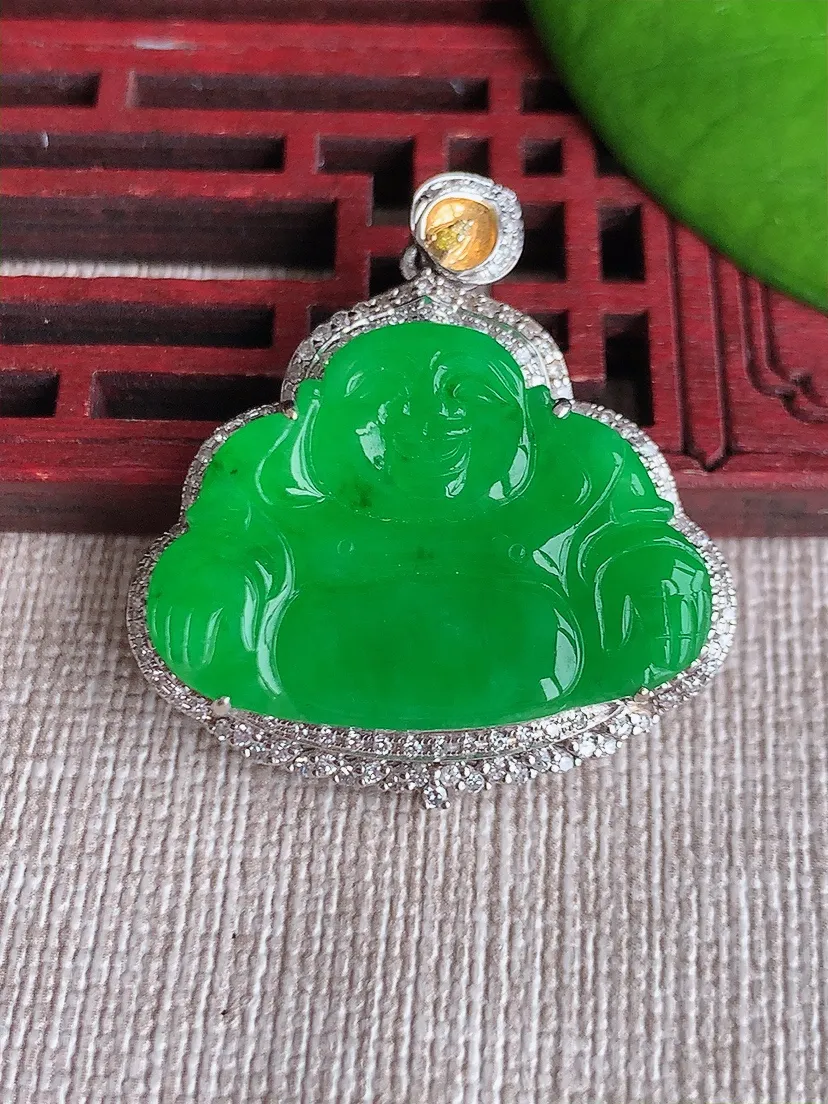天然A货翡翠18K金伴阳绿佛公吊坠尺寸34×31×8.4裸石20.2×27.5m量8.43g 0619