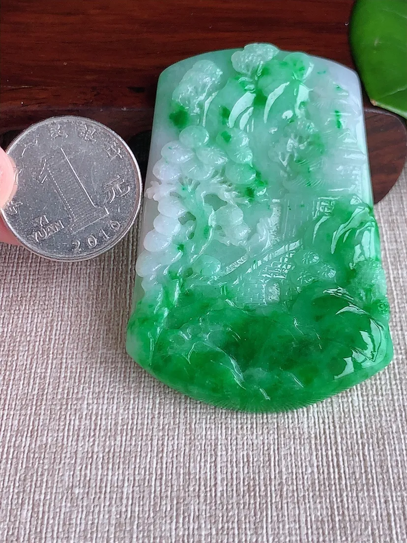 天然A货翡翠飘阳绿意境山水牌吊坠 尺寸64.2×44.2×6.5m量43.82g 0619