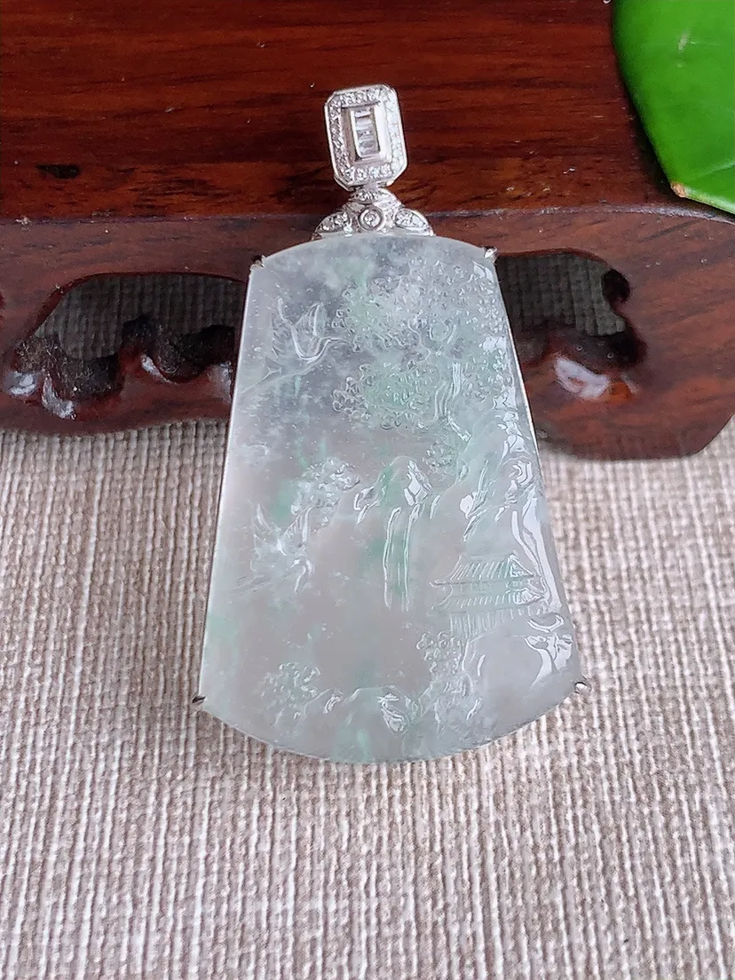 天然A货翡翠18K金伴飘花意境山水牌吊坠尺寸44.3×34.5×24.4×7.3m量9.37g 0619
