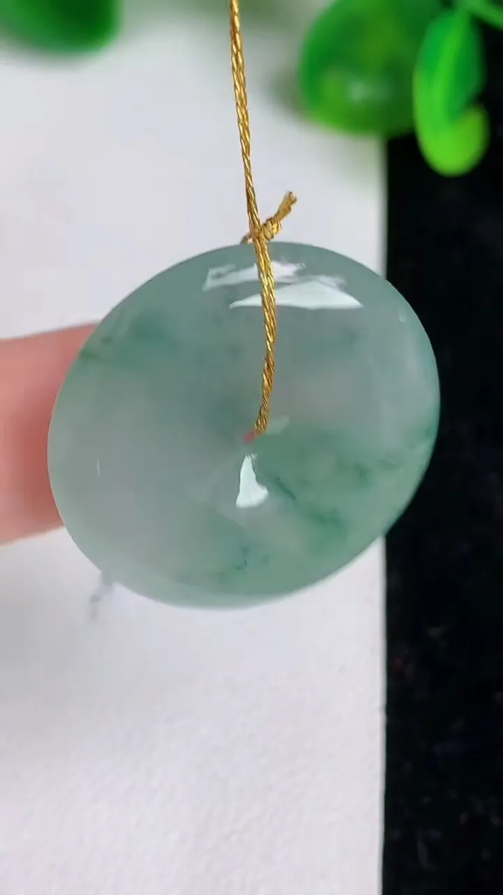 天然A货翡翠飘花平安扣吊坠，尺寸27-5.4，重量:8.70g
6月20日