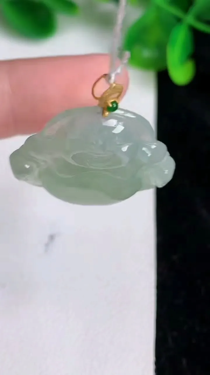 天然A货翡翠佛公吊坠，尺寸25.2-28.3-5.6，重量5.75g
6月20日