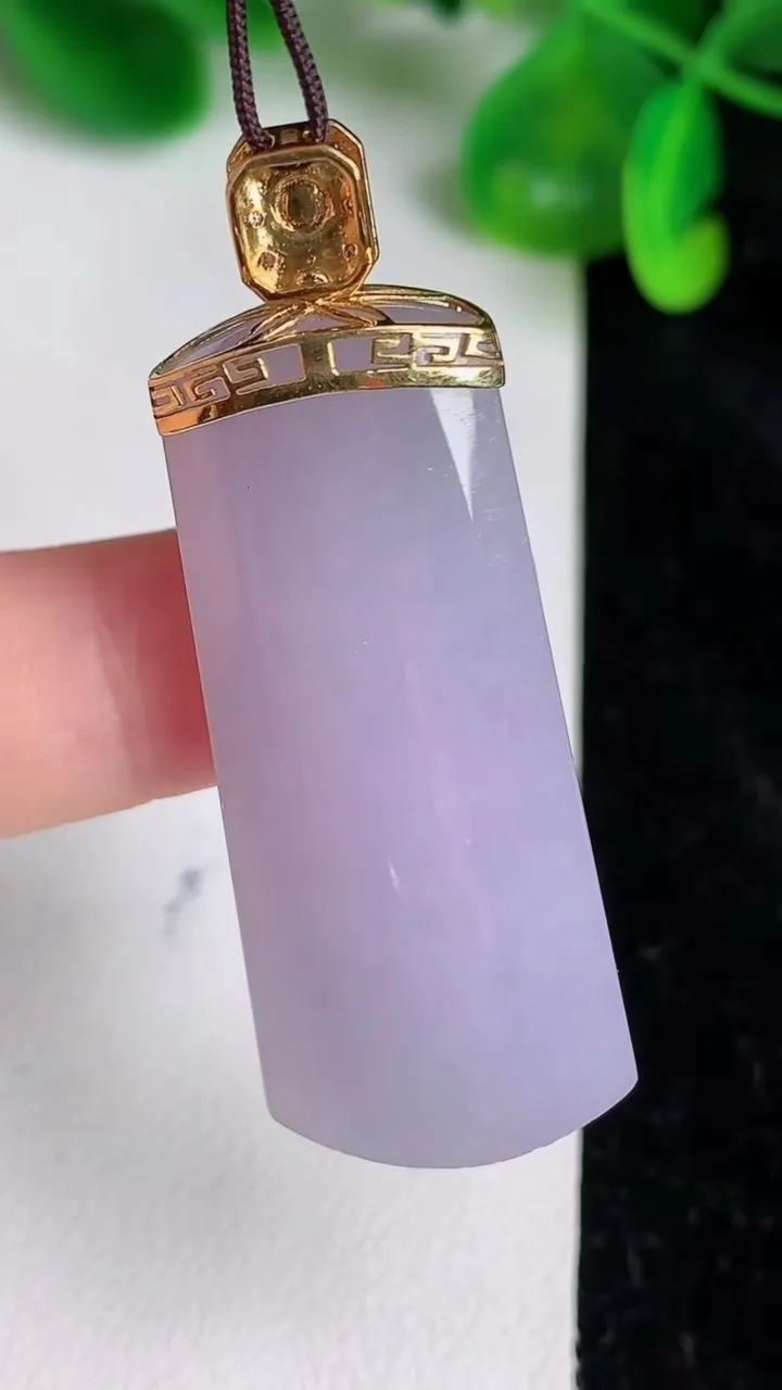 天然A货翡翠18k金紫罗兰无事牌吊坠，尺寸42.4-18-9.3，重量:16.40g
6月20日