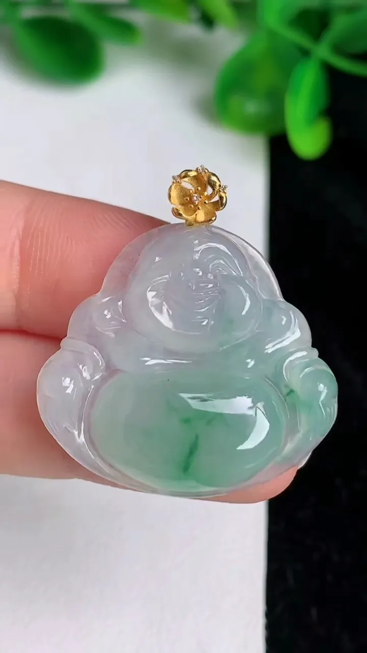 天然A货翡翠佛公吊坠，尺寸26.5-29.7-5.3，重量4.24g
6月20日