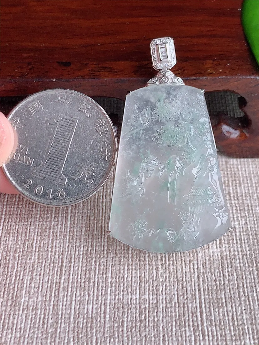 天然A货翡翠18K金伴飘花意境山水牌吊坠尺寸44.3×34.5×24.4×7.3m量9.37g 0619