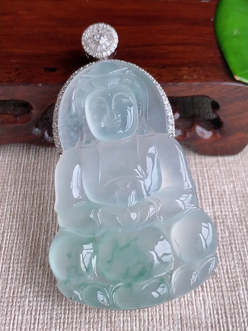 天然A货翡翠18K金伴飘花正装观音吊坠尺寸62×51.8×34.4×8.7m量19.96g 0619