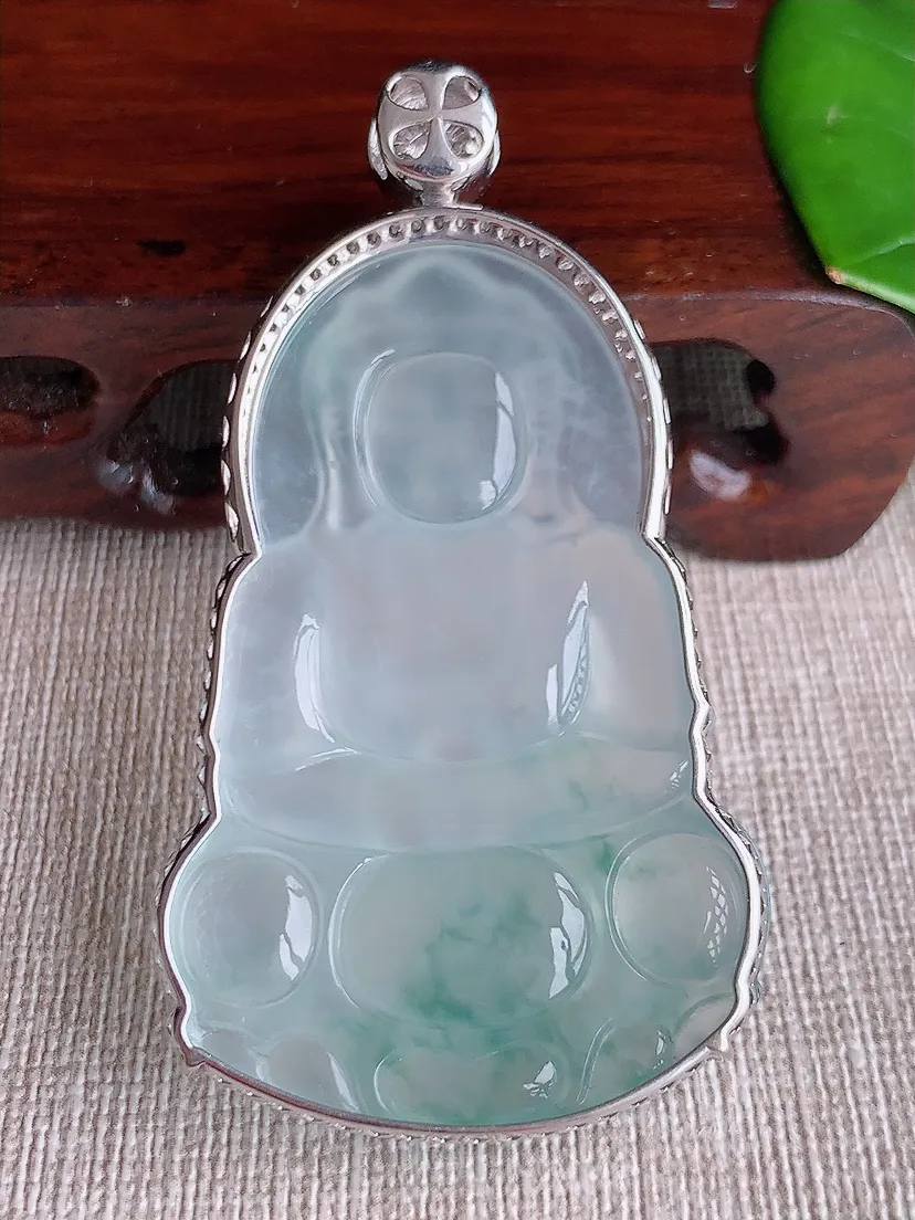 天然A货翡翠18K金伴飘花正装观音吊坠尺寸62×51.8×34.4×8.7m量19.96g 0619