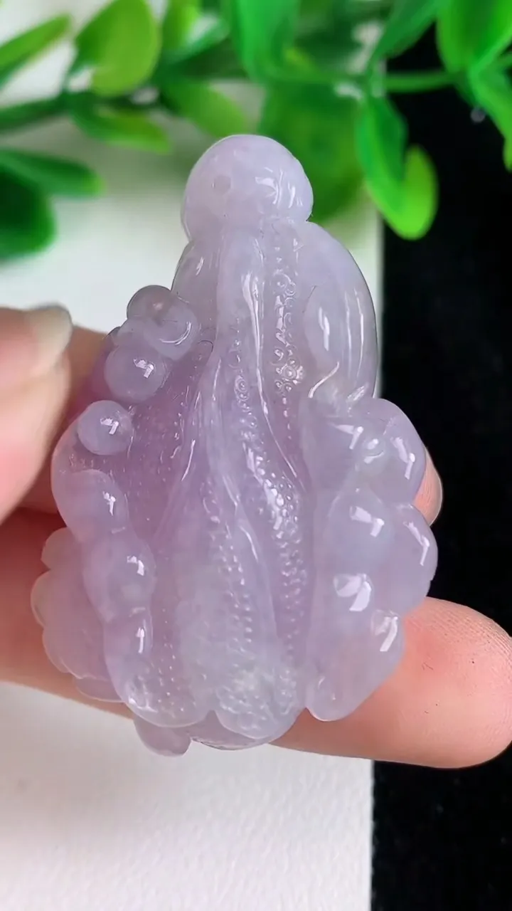 天然A货翡翠紫罗兰白菜吊坠，尺寸46.8-31-15，重:26.14g
6月21日