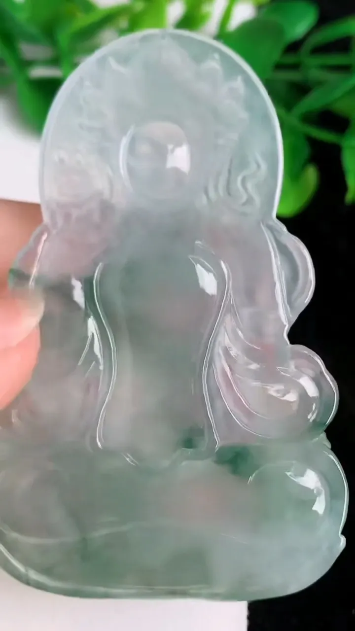 天然A货翡翠种飘花度母观音菩萨吊坠，尺寸69-43.4-5，重量:31.38g
6月21日