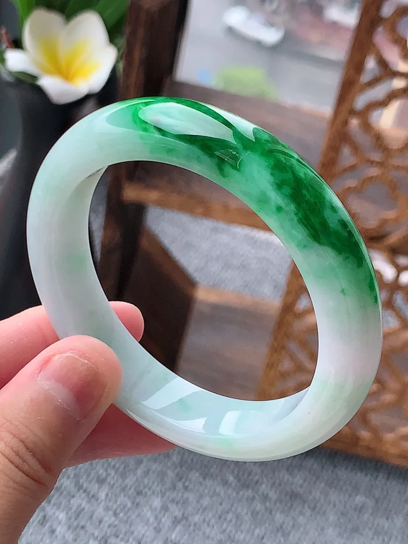 天然A货翡翠飘阳绿正装正圈手镯54-55圈口 尺寸54.6×12×8.3mm 重量59.23g 06