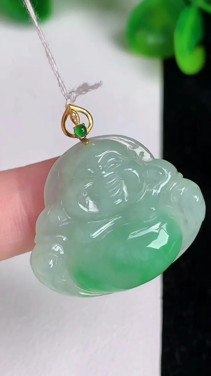 天然A货翡翠佛公吊坠，尺寸24.5-28.2-6，重量:6.22g
6月21日