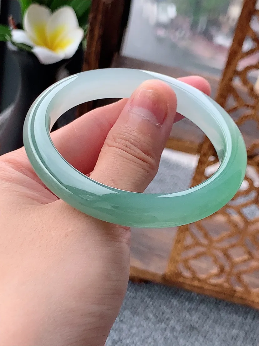 天然A货翡翠晴水贵妃手镯54-55圈口尺寸54×48.5×9.5×7.4mm 重量39.39g 0620