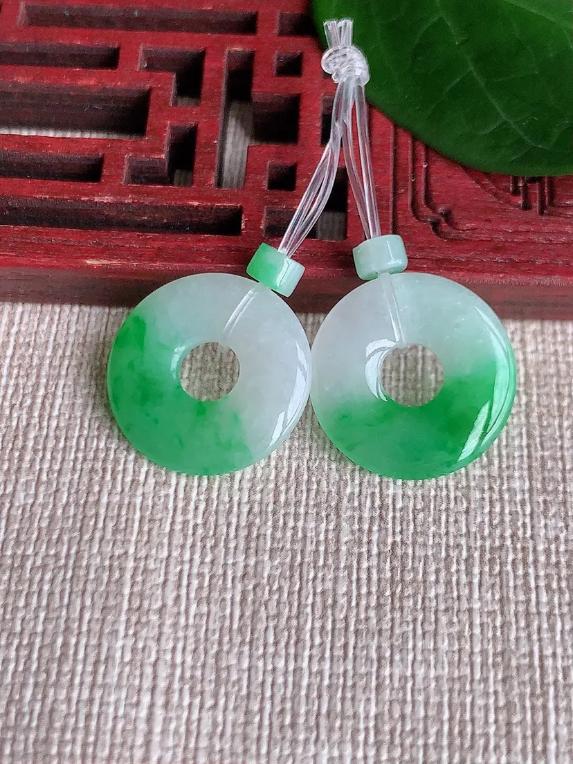 天然A货翡翠白底青飘绿平安环吊坠一对尺寸16.3×2m量2.93g 0621