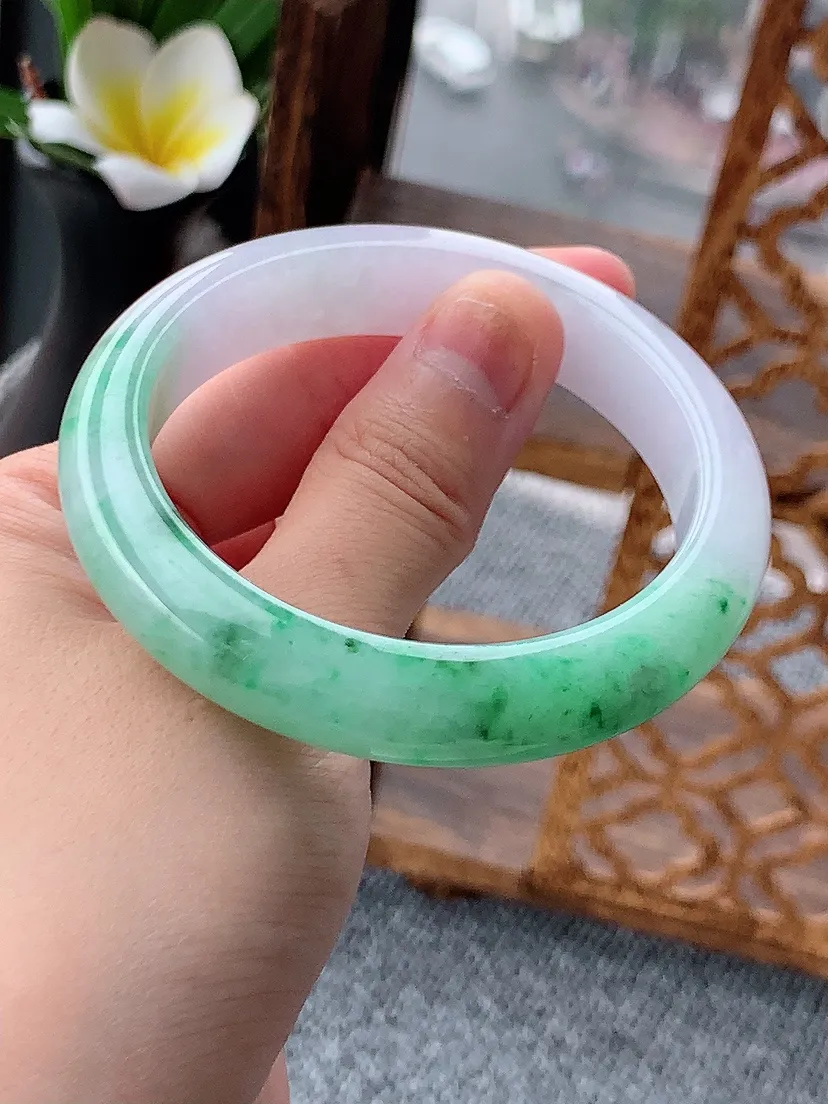 天然A货翡翠飘绿半山半水正装正圈手镯55-56圈口 基尺寸55×12.2×8mm 重量57.86g 0620
