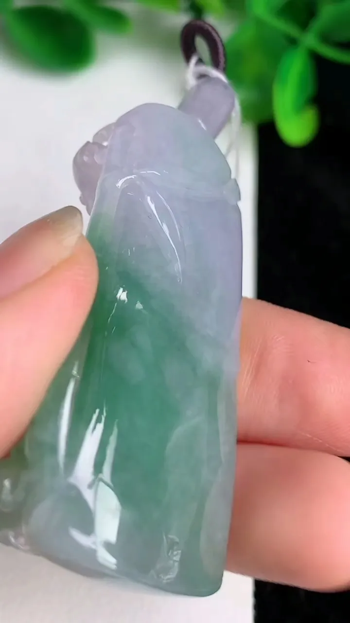 天然A货翡翠紫罗兰飘花竹节吊坠，尺寸49.2-23.5-12，重量:30.39g
6月21日