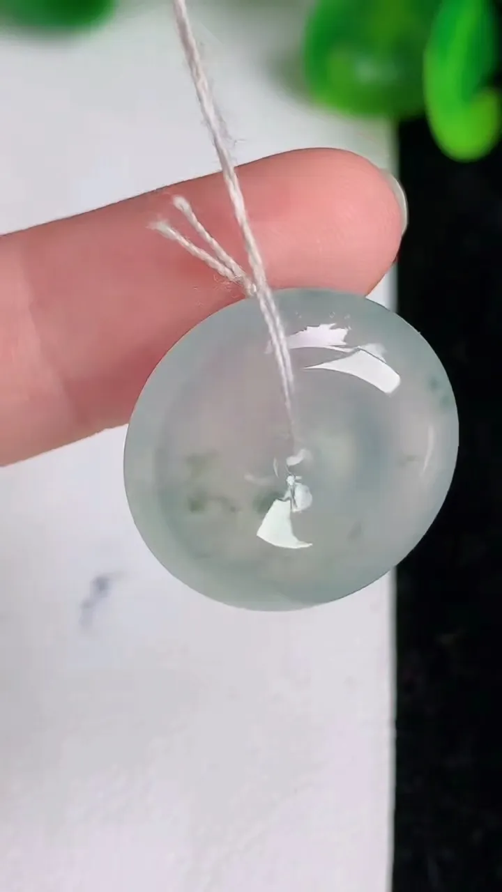 天然A货翡翠冰种飘花平安扣吊坠，尺寸20.2-5.5，重量:4.75g
6月21日