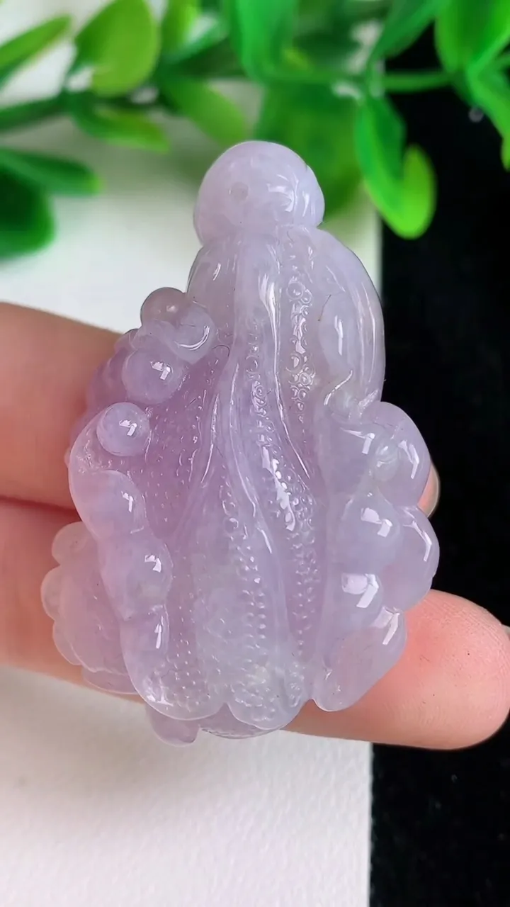 天然A货翡翠紫罗兰白菜吊坠，尺寸46.8-31-15，重:26.14g
6月21日