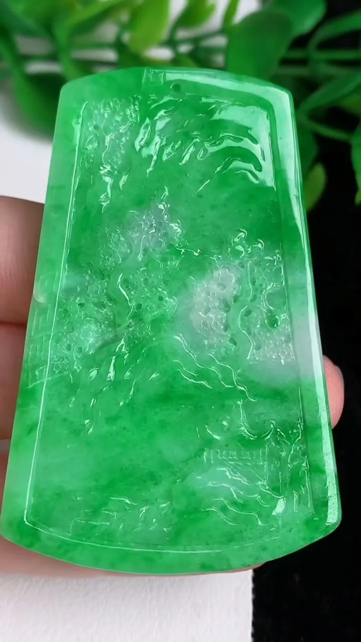 天然A货翡翠山水牌吊坠，尺寸63-40.8-5.4，重量:31.09g
6月21日