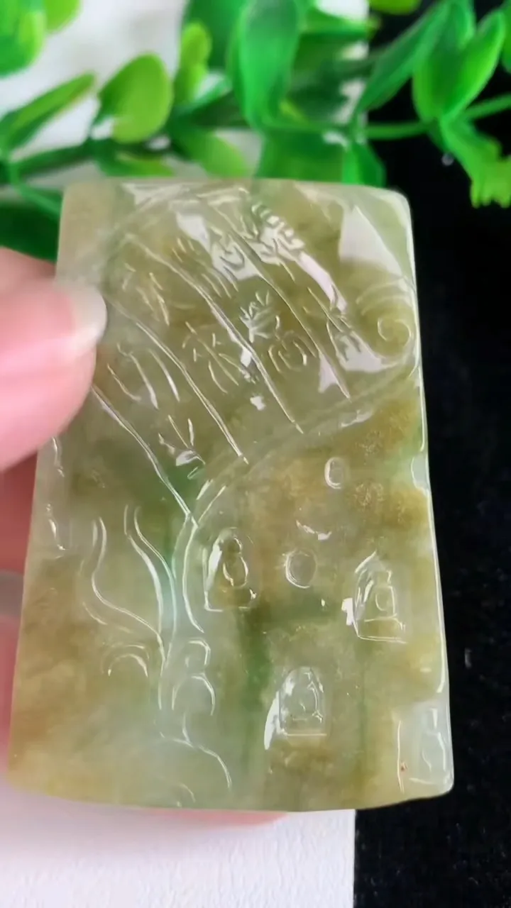 天然A货翡翠虚空藏观音菩萨吊坠，尺寸60.5-42.6-8，重:42.30g
6月21日