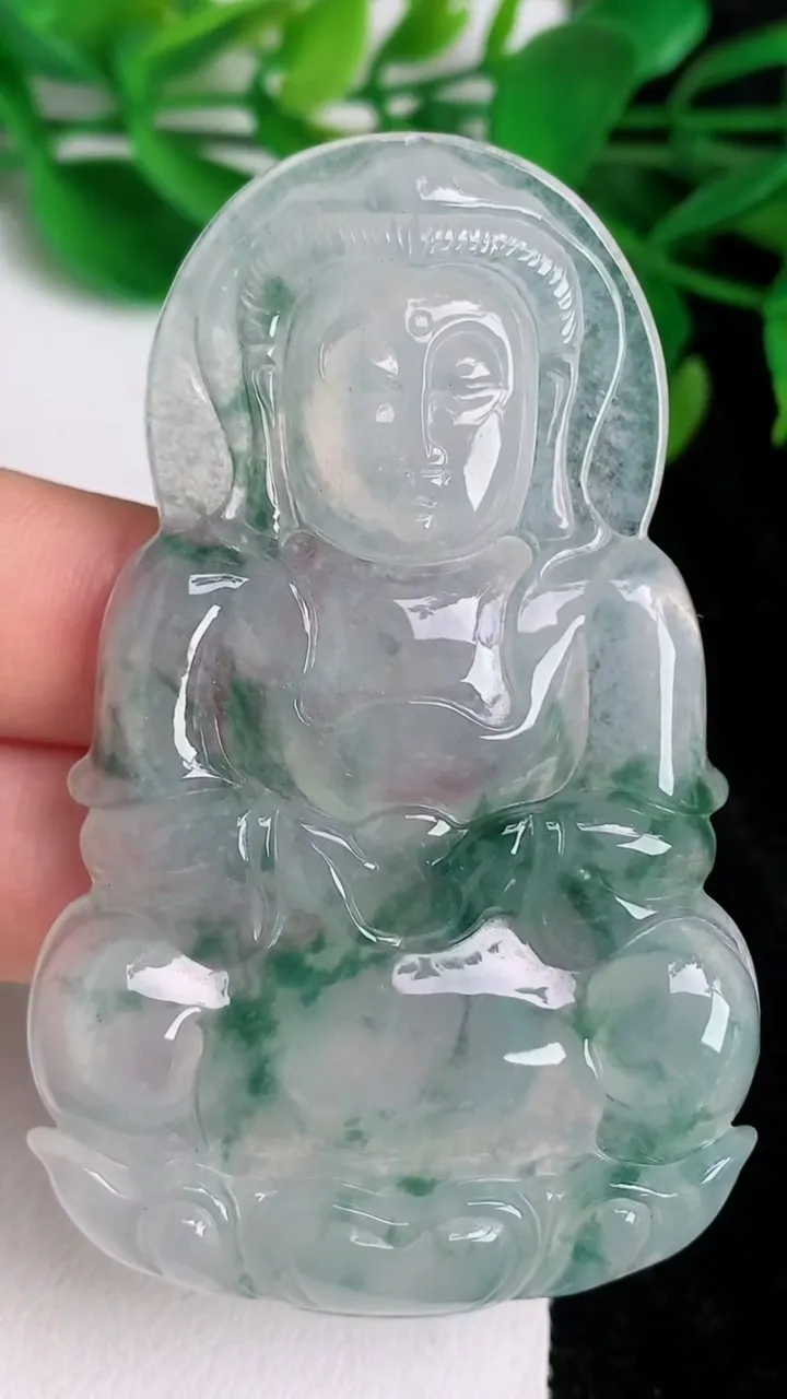 天然A货翡翠种飘花观音菩萨吊坠，尺寸67.3-42-5.6，重量:28.34g
6月21日