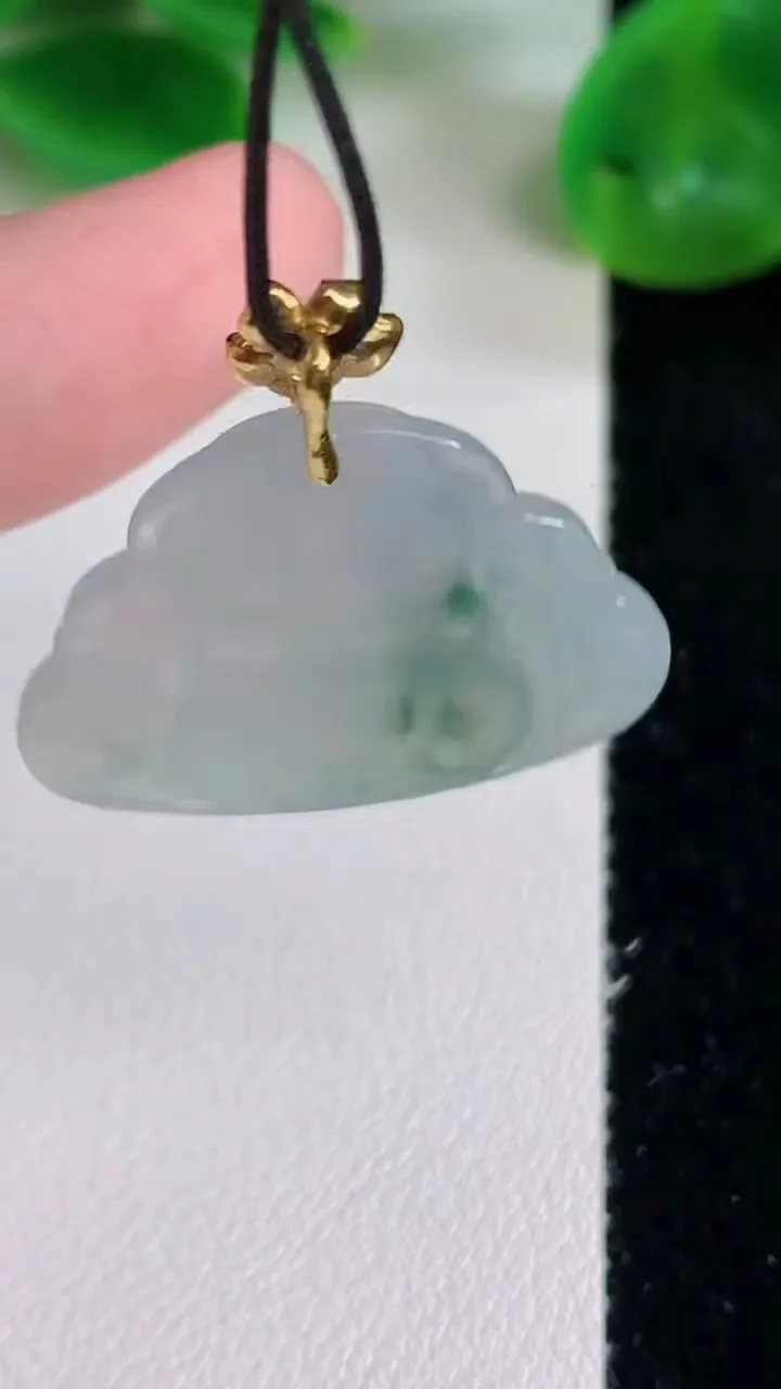 天然A货翡翠18k金飘花佛公吊坠，尺寸22-27-3.8，重量:4.22g
6月21日