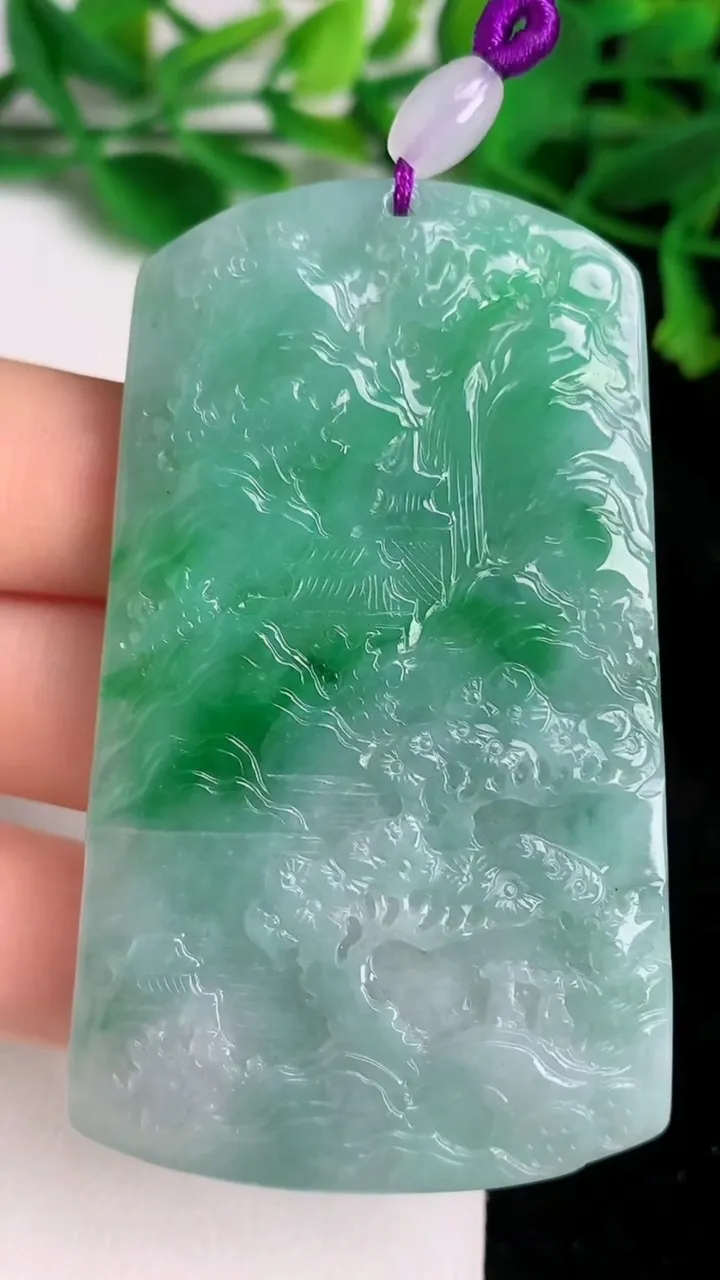 天然A货翡翠山水牌吊坠，尺寸65.7-39.7-4.7，重量:31.12g
6月21日