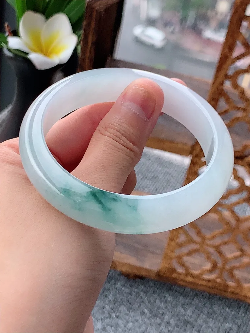 天然A货翡翠飘花正装正圈手镯58-59圈口尺寸58.5×13.6×8mm 重量63.48g 0620