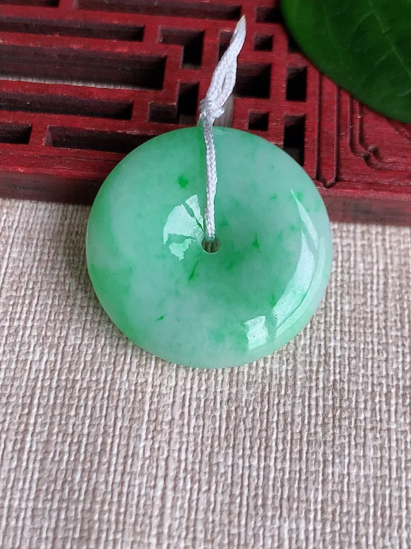 天然A货翡翠飘绿平安扣吊坠 尺寸27×5.4m量8.86g 0621