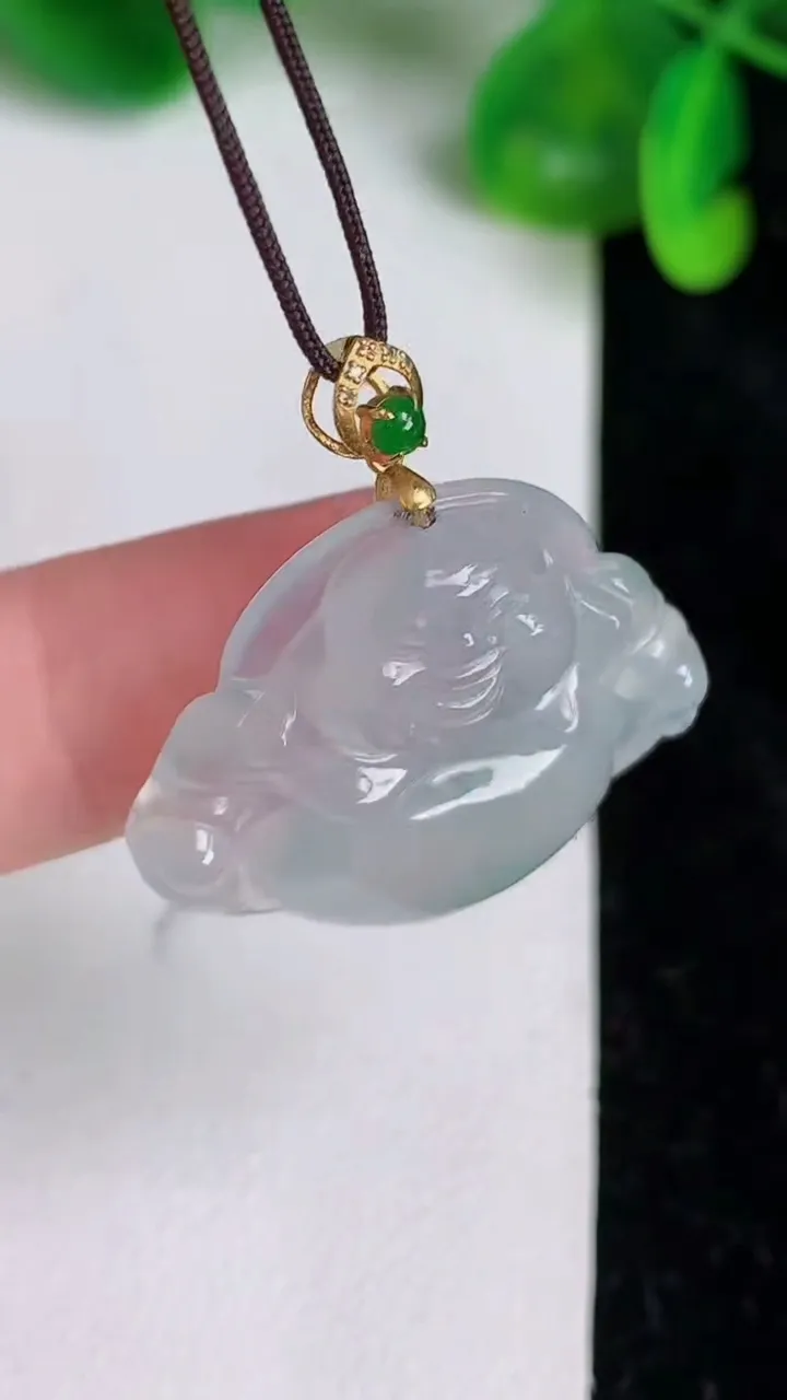 天然A货翡翠种飘花佛公吊坠，尺寸24.4-27.7-6.6，重量:6.54g
6月21日