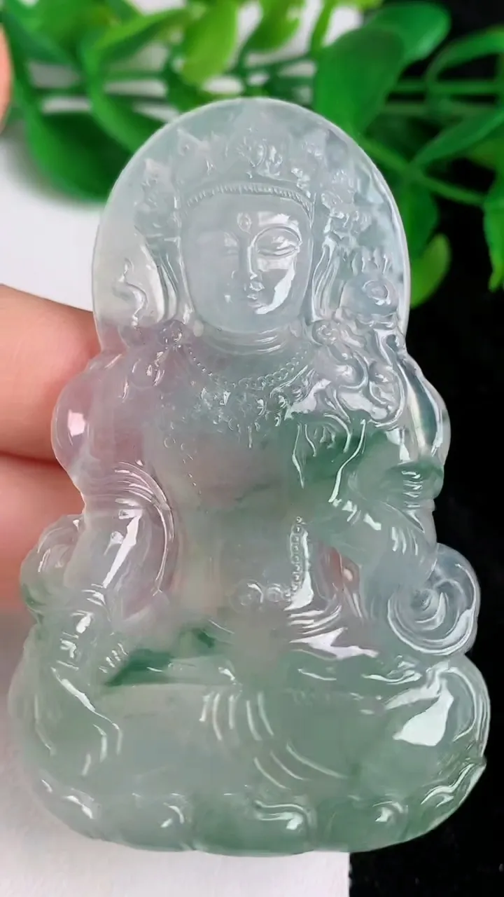天然A货翡翠种飘花度母观音菩萨吊坠，尺寸69-43.4-5，重量:31.38g
6月21日