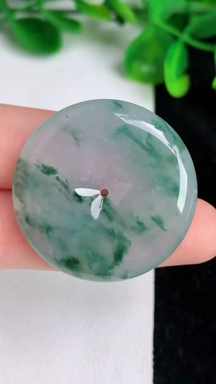 天然A货翡翠种飘花平安扣吊坠，尺寸32.7-5.5，重量:12.30g
6月21日