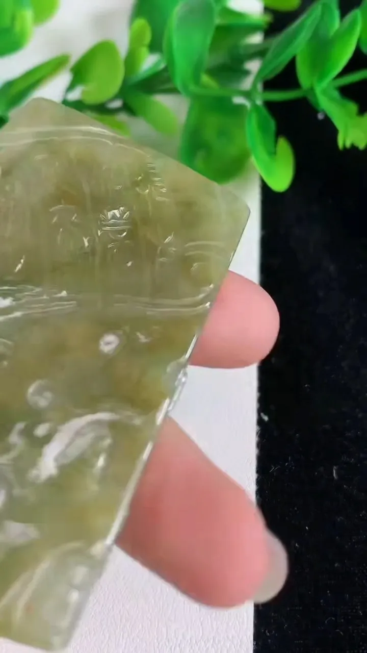 天然A货翡翠虚空藏观音菩萨吊坠，尺寸60.5-42.6-8，重:42.30g
6月21日