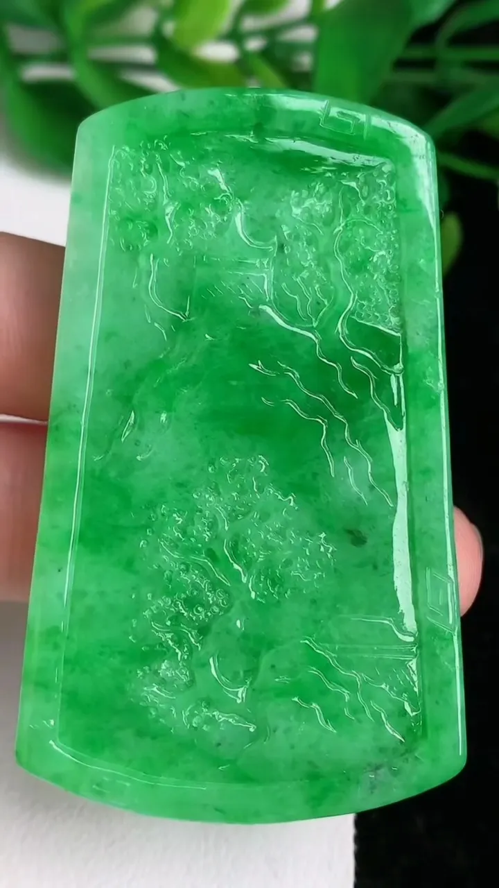 天然A货翡翠山水牌吊坠，尺寸62-37.7-7，重量:34.26g
6月21日