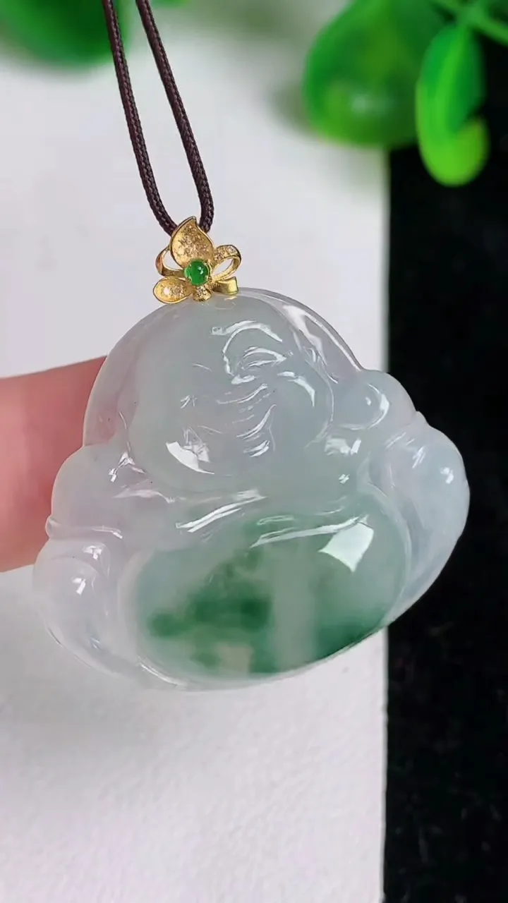 天然A货翡翠18k金飘花佛公吊坠，尺寸28-31.4-5.3，重量:5.69g
6月21日