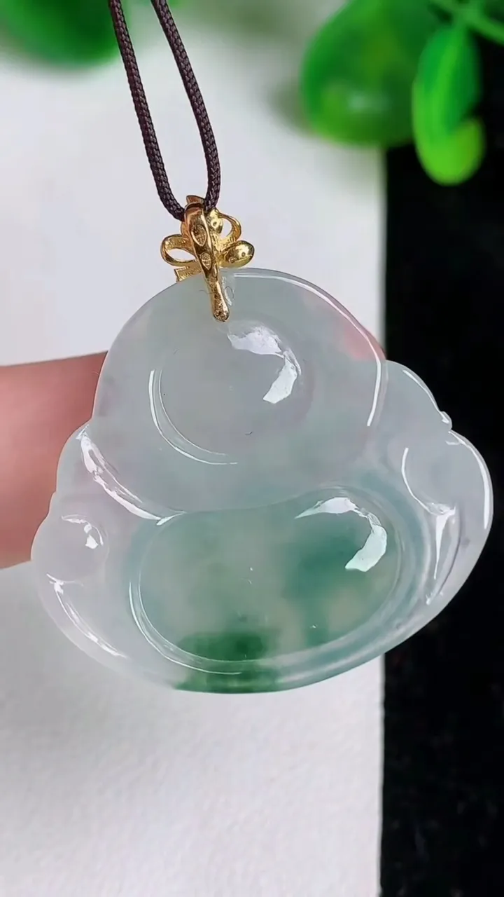 天然A货翡翠18k金飘花佛公吊坠，尺寸28-31.4-5.3，重量:5.69g
6月21日