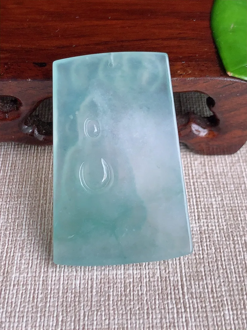 天然A货翡翠飘花观音吊坠尺寸44.6×29.3×4.7m量14.80g 0621