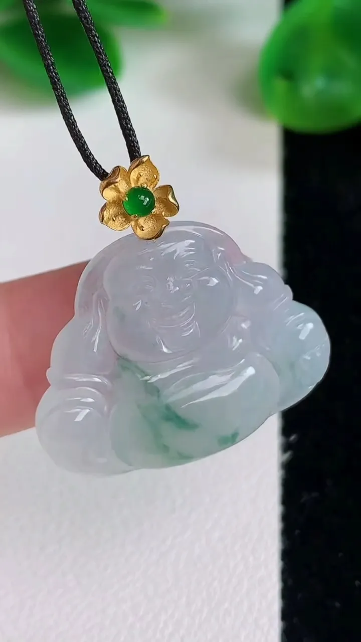 天然A货翡翠18k金飘花佛公吊坠，尺寸22-27-3.8，重量:4.22g
6月21日