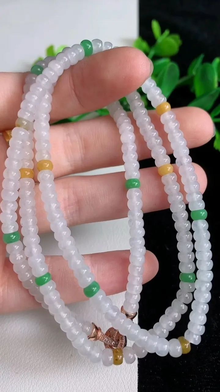 天然A货翡翠双彩算盘珠项链，尺寸4.9-3，重量:28.24g
6月21日