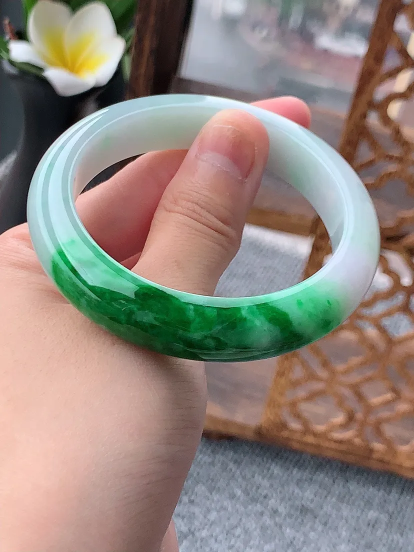 天然A货翡翠飘阳绿正装正圈手镯54-55圈口 尺寸54.6×12×8.3mm 重量59.23g 0620