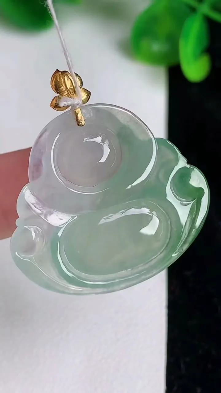 天然A货翡翠种飘花佛公吊坠，尺寸27-30.2-5.5，重量:7.13g
6月21日
