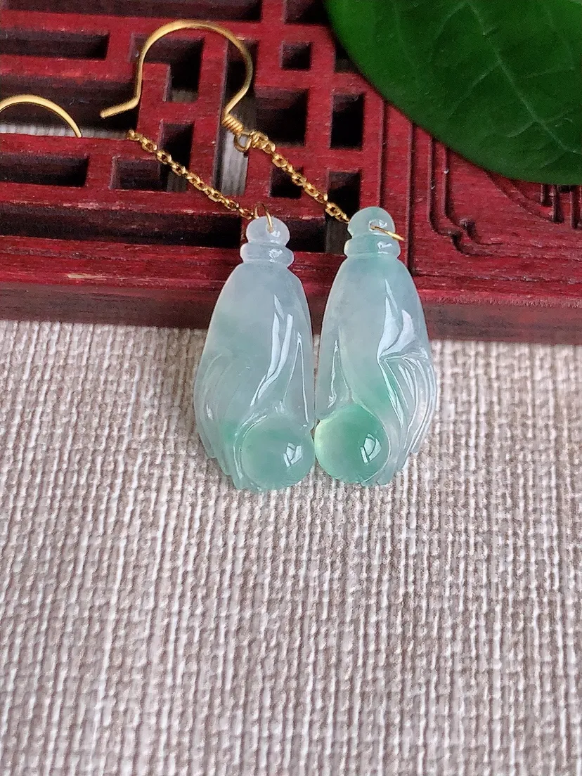 天然A货翡翠18K金镶嵌飘绿掌上明珠耳坠 尺寸20×8.6×4mm 重量2.74g 0621