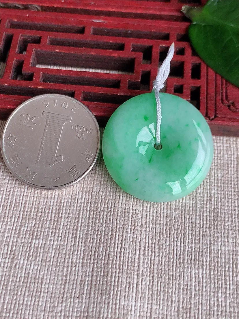 天然A货翡翠飘绿平安扣吊坠 尺寸27×5.4m量8.86g 0621