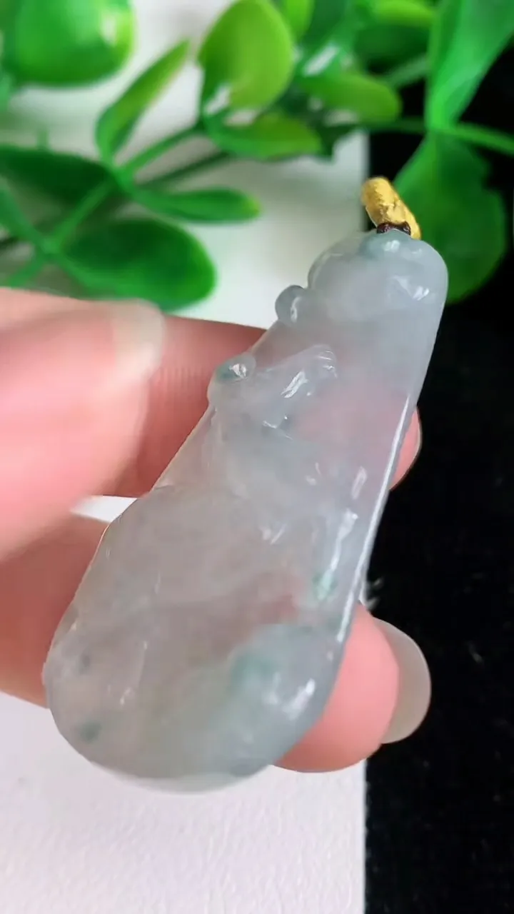天然A货翡翠飘花生肖马吊坠，尺寸44.5-23.2-5.3，重量:9.54g
6月21日