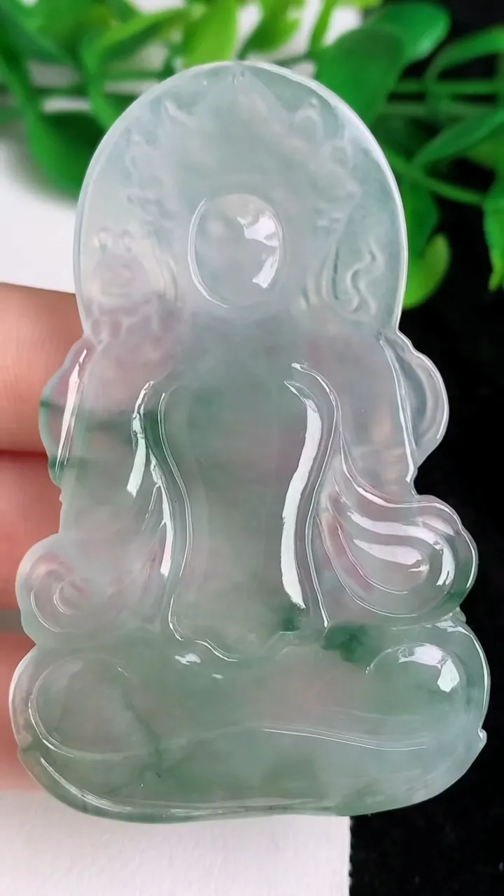 天然A货翡翠种飘花度母观音菩萨吊坠，尺寸69-43.4-5，重量:31.38g
6月21日