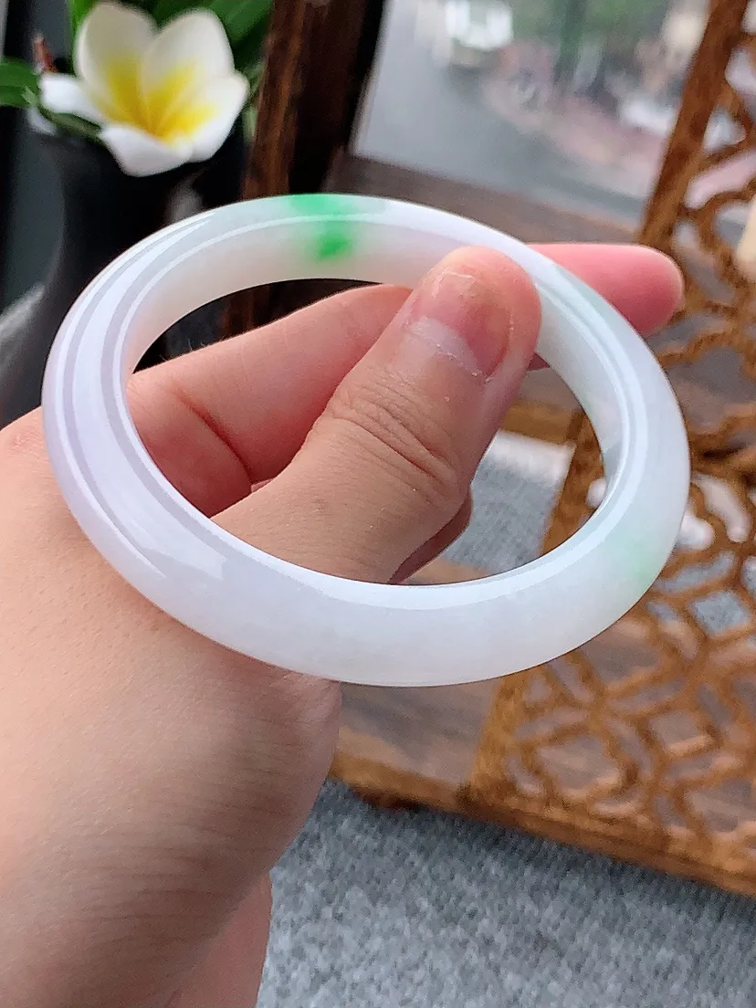 天然A货翡翠飘绿正装正圈手镯54-55圈口尺寸54×8.6×8m量43.01g 0620